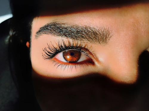 Microblading für augenbrauen: vorteile, ablauf und die richtige nachpflege
